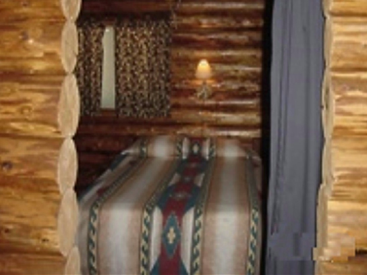 Wolf's Den Cabin Bedroom